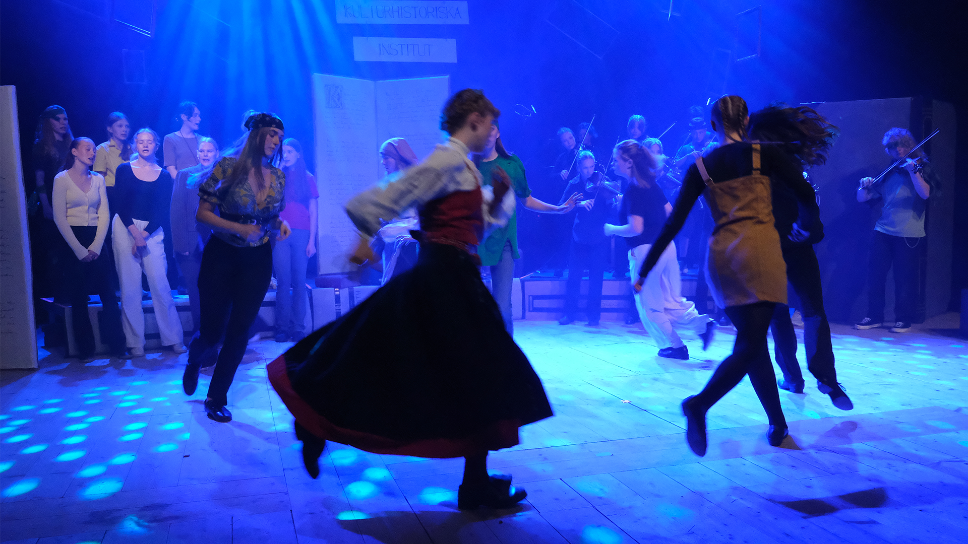 Ungdomar som dansar